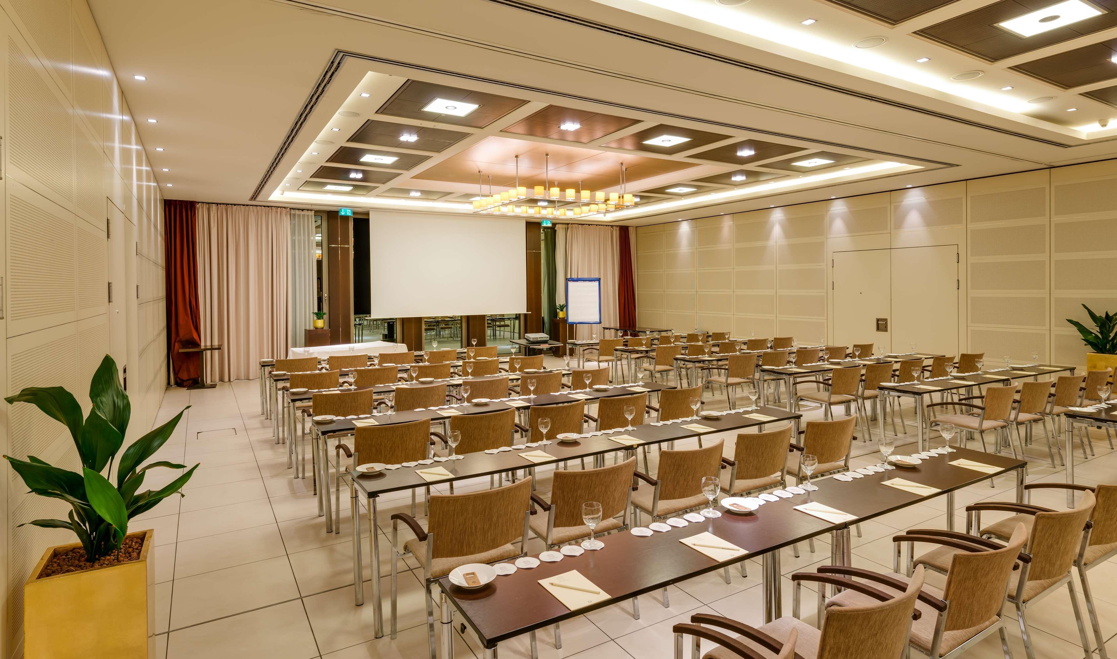 Wasserturm Hotel Cologne, Curio Collection By Hilton 외부 사진