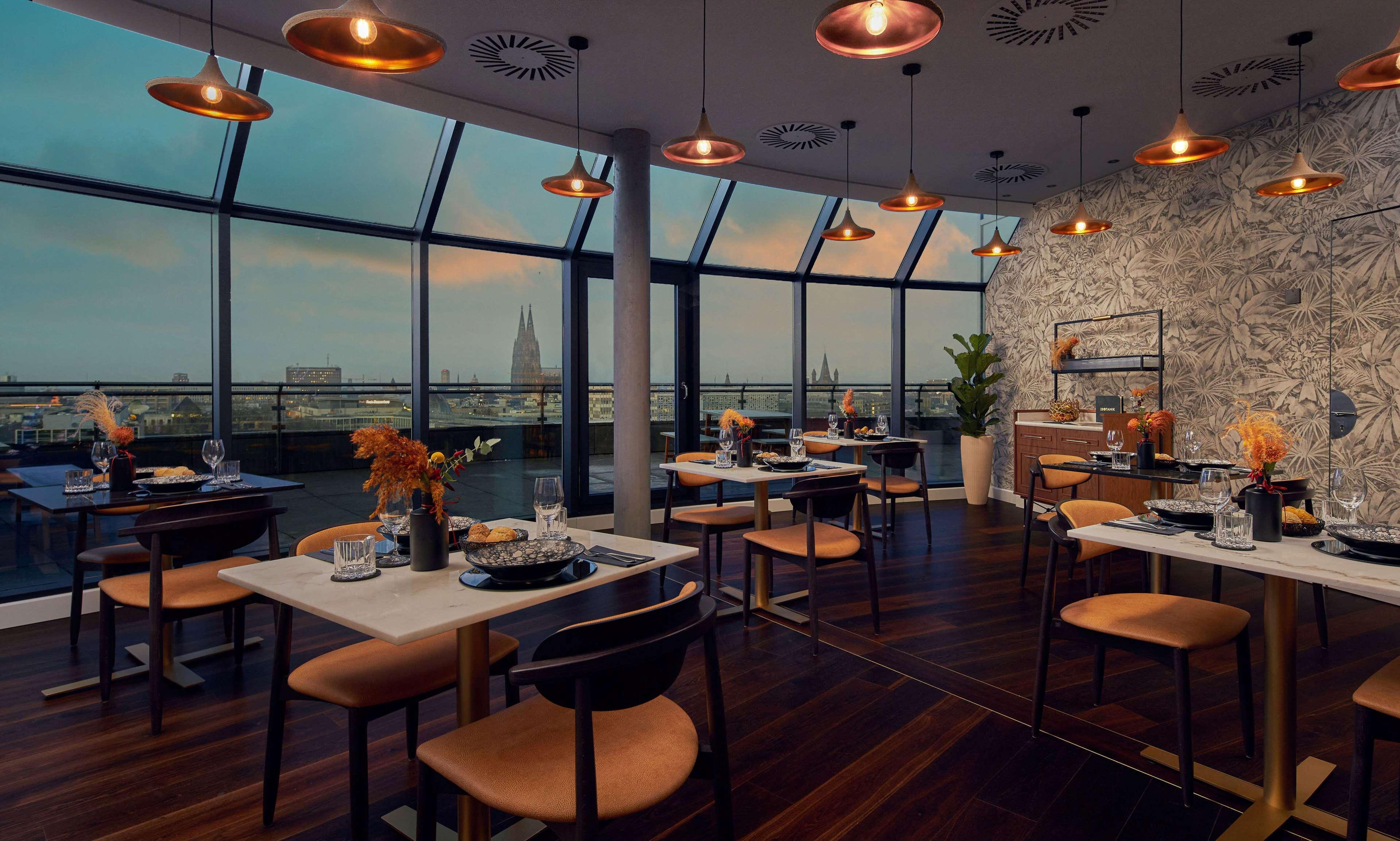 Wasserturm Hotel Cologne, Curio Collection By Hilton 외부 사진